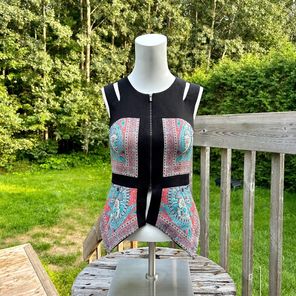 BCBGMaxAzria ⎮Paisley zipped top